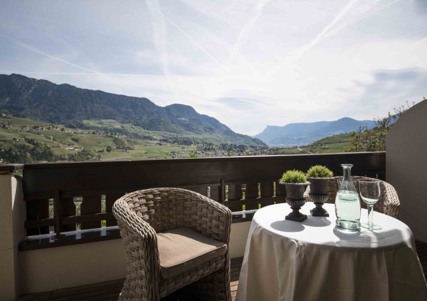 Top Aussicht im kleinen & gemütlichen Hotel Gravenstein oberhalb von Meran