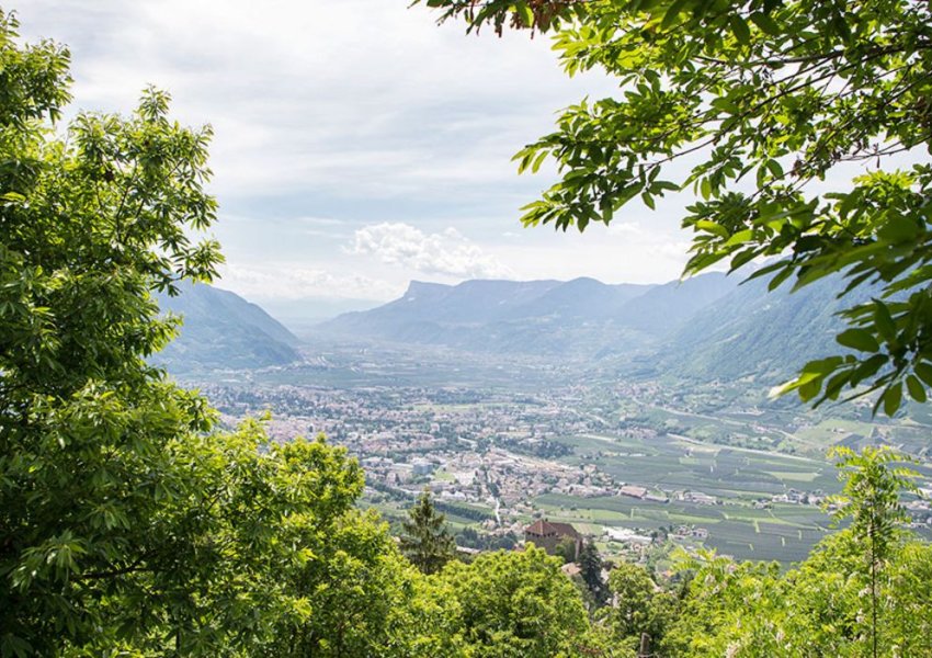 Aussicht aufs Etschtal vom 3 Sterne Hotel Gravenstein in Dorf Tirol